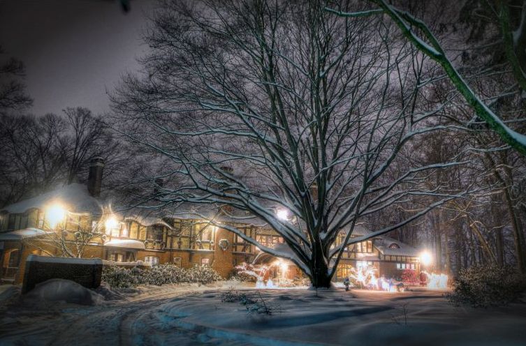 Gramercy Mansion snowy night