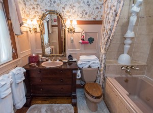 Ambassador's Room | Baltimore bed and breakfast room | whirlpool tub