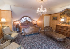 Camelot Room | Baltimore B&B