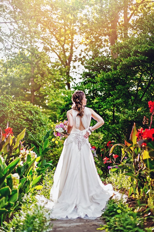Photos by Cesar Chavez Photography | Stylized bridal photo shoot at Gramercy Mansion
