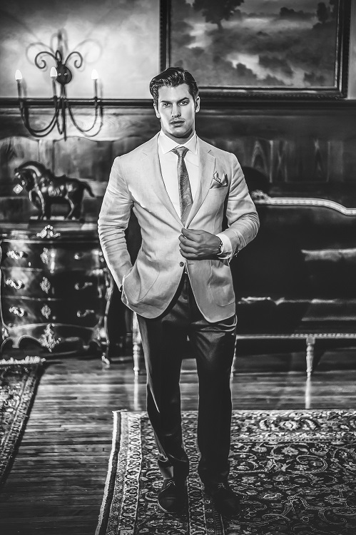 Photos by Cesar Chavez Photography | Stylized bridal photo shoot at Gramercy Mansion