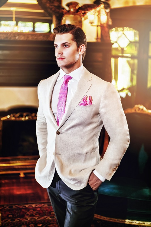 Photos by Cesar Chavez Photography | Stylized bridal photo shoot at Gramercy Mansion